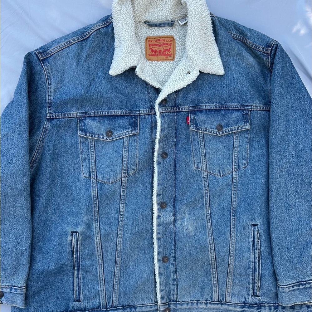 Levi's Classic Blue Denim Jacket with Sherpa Lining